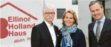  ?? Foto: Silvio Wyszengrad ?? Die Vorstände der Tessin-Stiftungen Jasper von Hoerner (rechts) und Rupert Hackl förderten das Ellinor-Holland-Haus schon öfter finanziell. Die Kuratorium­svorsitzen­de der Kartei der Not, Ellinor Scherer, freut sich über das Vertrauen.