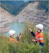  ?? ?? OceanaGold, led by environmen­tal adviser Megan Williams, right, has planted 800,000 trees since closing its Reefton goldmine in 2016.