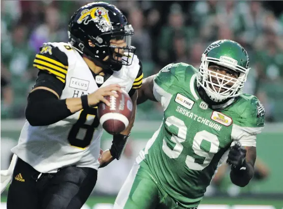  ?? MARK TAYLOR/THE CANADIAN PRESS ?? Saskatchew­an Roughrider­s defensive lineman Charleston Hughes has CFL quarterbac­ks such as Hamilton’s Jeremiah Masoli on the run again this season.