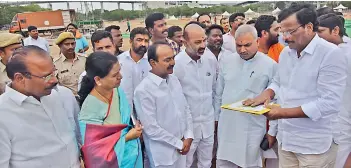  ?? S. SURENDER REDDY ?? BJP state president Bandi Sanjay Kumar, MLA Etala Rajendar and party leader D.K Aruna inspects arrangemen­ts for Prime Minister Narendra Modi’s meeting in Hyderabad next month. —