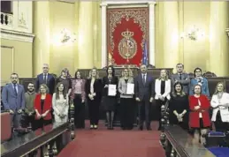  ?? EFE / CHEMA MOYA ?? Meritxel Batet y Pilar Llop en la foto de familia de la firma del plan.