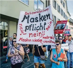  ?? KEYSTONE ?? Corona-Skeptiker demonstrie­ren in Altdorf.
