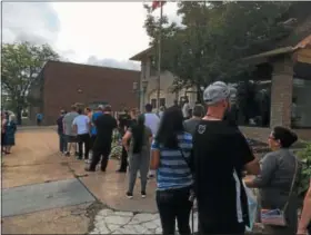  ?? ZACH SRNIS — THE MORNING JOURNAL ?? The line just outside the Lorain City Treasurer’s Office on Aug. 17.