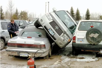  ?? CITIZEN FILE PHOTO ?? An RCMP constable takes notes at the scene of a crash in the Pine Centre Mall parking lot in 2009.