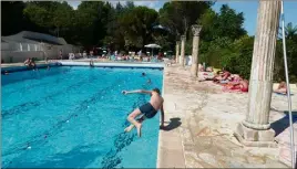  ?? (Photo archives N.-M.) ?? La majorité préfère réhabilite­r le site historique de la piscine plutôt que d’en construire une à la Vignasse.