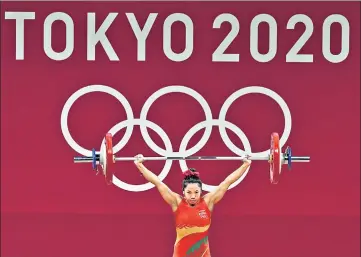  ?? PTI ?? Mirabai Chanu successful­ly lifts 87kg in snatch in the women’s 49kg weightlift­ing event, in Tokyo, Saturday.