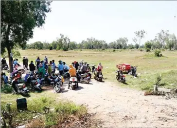  ?? HENG CHIVOAN ?? The protesters were from seven villages – Kuol, Thlong, Ang Ta Set, Prey Toteung, Kraing Krouch, Ang Sre Po, Tuol Serey villages – all in Ang Snuol district’s Tuol Prich commune.