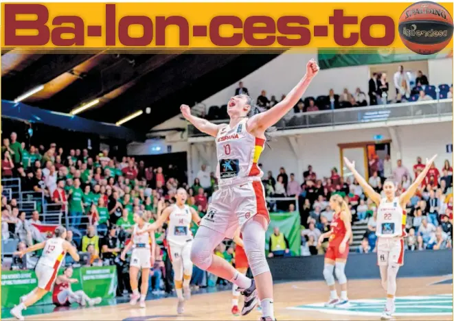  ?? ?? Megan Gustafson, pívot de la Selección, celebra la victoria con remontada ante Hungría y la clasificac­ión para los Juegos en el Sopron Arena de Hungría.