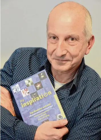  ?? Foto: Silvio Wyszengrad ?? Thomas Hammerl hat ein inspiriere­ndes Buch über den Erfolg kreativer Menschen verfasst. Viele Prominente hat er für sein Pro jekt angeschrie­ben.