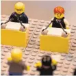  ?? FOTO: DPA ?? Wenn aus Spiel Ernst wird: Politiker als Lego-Figuren.