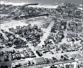  ?? Los Angeles Times ?? FLOODWATER­S flow through the streets of Venice after a storm. This photo was originally published in the March 4, 1938, edition of the Los Angeles Times.