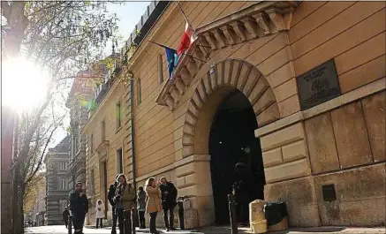  ??  ?? Le procès de l’homme d’église débute ce mardi devant la cour d’assises de Versailles.