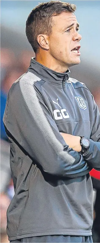  ?? Picture: SNS. ?? Assistant boss Graham Gartland, right, has ensured spirits have remained high within Dens Park despite an indifferen­t start to the season.