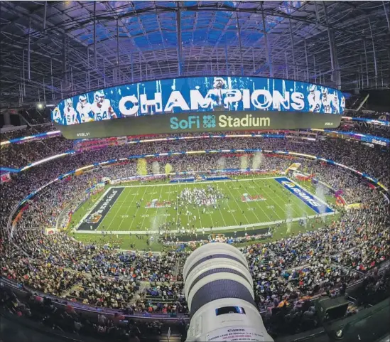  ?? Allen J. Schaben Los Angeles Times ?? THE FINAL MOMENTS of the Rams’ triumph over the Bengals captured from the upper level by Allen J. Schaben, who was covering his first Super Bowl.