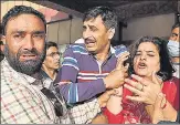  ?? WASEEM ANDRABI/HT ?? Family members and relatives of Rahul Bhat mourn at a hospital in Srinagar on Thursday.