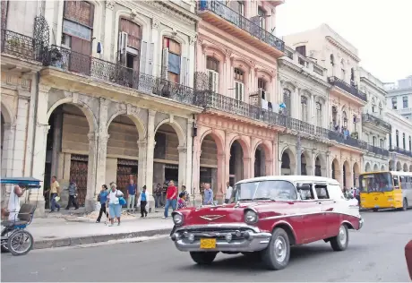  ??  ?? Parece que el tiempo se detuvo en La Habana