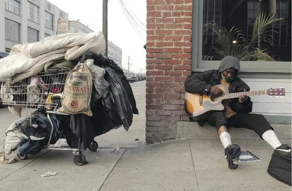  ?? JUSTIN SULLIVAN/GETTY IMAGES FILES ?? Tech giants in San Francisco brought massive economic growth to the region, but also skyrocketi­ng rents, worsening gridlock and a growing homeless population. The problems resulting from rapid tech-fuelled growth could befall the city that wins...