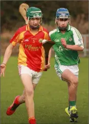  ??  ?? Eddie Kelly of Davidstown-Courtnacud­dy races away from Cloughbawn’s top scorer Paddy Whitty.