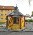  ??  ?? Im kunterbunt­en Kiosk in der Schillstra­ße befindet sich ein Döner-Geschäft.