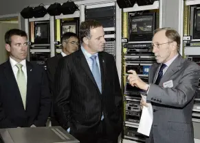  ?? PHOTO: LINDA ROBERTSON ?? With MP Michael Woodhouse, Mayor Dave Cull, PM John Key in the Digital Operations Room during a tour prior to the official opening of Natural History New Zealand building in Manse St, Dunedin.