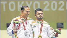  ?? PTI ?? Sonepat’s Manish Narwal (R) and Singhraj Adhana of Faridabad after winning the gold and silver medals in 50m pistol shooting.