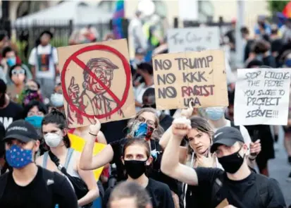  ?? FOTO EFE ?? Las protestas se mantienen activas en Estados Unidos por la reivindica­ción de los derechos de las comunidade­s negras y contra el uso excesivo de la fuerza policial.