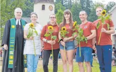  ?? FOTO: PETER SCHLIPF ?? Unser Bild zeigt (von links) Pfarrer Bernhard Richter und die Helfer Rose Mahler, Annika Wiedemann, Nathalie Herrmann, Jonathan Weber und Daniel Wiedmann.