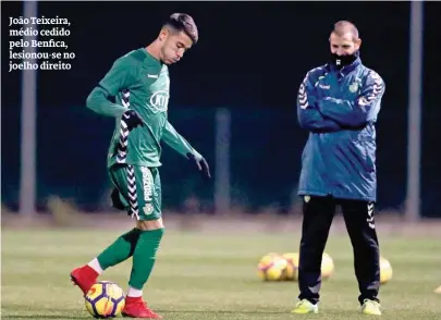  ??  ?? João Teixeira, médio cedido pelo Benfica, lesionou-se no joelho direito