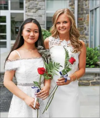  ??  ?? Salutatori­an Cathy Wang and Valedictor­ian Corinne Zanolli.