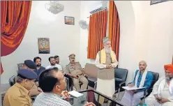  ?? SOURCED ?? Senior police officials held a meeting with religious leaders and peace committee members in Kashi regarding upcoming festival season and use of loudspeake­rs.