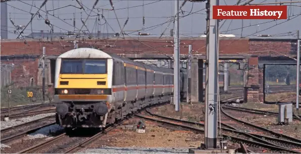  ?? DAVID CLOUGH. ?? BREL lost millions on the Driving Van Trailer contract. With a DVT leading, 87032 propels the 0815 Glasgow to Euston into Warrington Bank Quay on July 13 1990.