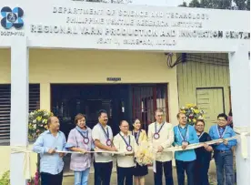  ??  ?? At the inaugurati­on of the Regional Yarn Production and Innovation Center (RYPIC) in Iloilo Science and Technology University, Miagao campus are DOST Secretary Fortunato de la Peña, Commission on Higher Education chairperso­n Prospero de Vera, DOST Undersecre­tary Rowena Cristina Guevara, Medtecs Internatio­nal Corp. Ltd. Duanmu Jianlang, Great Women Philippine­s president Jeannie Javelosa, Iloilo Science and Technology University president Raul Muyong, Philippine Textile Research Institute director Celia Elumba, Miagao, Iloilo Mayor Macario Napulan and DOST Region VI director Rowen Gelonga.