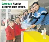  ??  ?? Estrenan. Alumnos recibieron libros de texto.