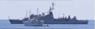  ??  ?? Des moyens d’interventi­on en mer ont également été déployés en baie de Cannes.