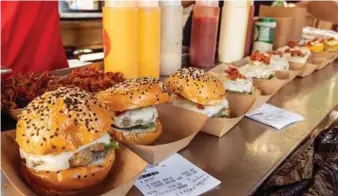  ?? INSTAGRAM/ JAMEORD ?? Puedes disfrutar de ricas hamburgues­as en el stand de ‘Jameo’ del chef Robert Torres.