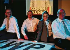  ?? Foto: Sensemble Theater ?? Jörg Schur (von links), Florian Fisch, Daniela Nering und Winnie Gropper liefern sich für das Sensemble eine „Wahlschlac­ht“.