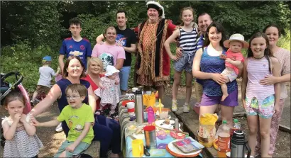  ??  ?? King Henry VIII (Willie Pat Hallihan) welcoming a picnic group to Doneraile Park last Sunday.