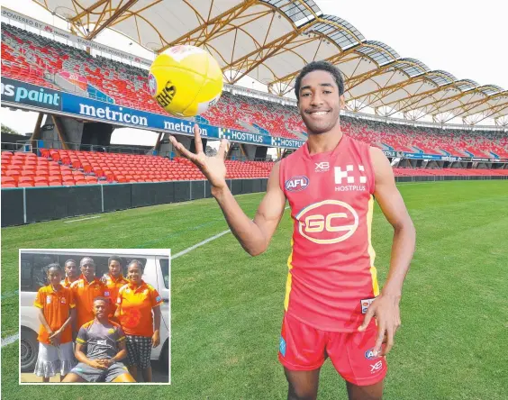 ?? Pictures: RICHARD GOSLING/FACEBOOK ?? Hewago Oea on his field of dreams, Metricon Stadium, and (inset) his family (from left) Jennifer, Ardor, father Paul, Miriam, Oea and Apex (front) decked out in Suns supporters gear in Port Moresby.