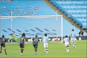  ?? FOTO: GETTY IMAGES ?? De Bruyne marcó el segundo gol del City contra el Arsenal el pasado 17 de junio