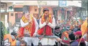  ?? HT ?? Anurag Thakur (right) campaigns for MCD polls on Saturday.