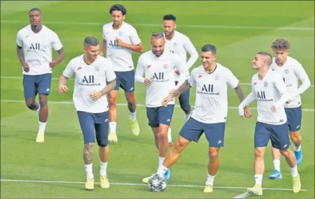  ?? REUTERS ?? ■ In the absence of top stars, PSG’s new striker Mauro Icardi (2nd from left), who is on loan from Inter Milan, will have to prove his mettle against Real Madrid.