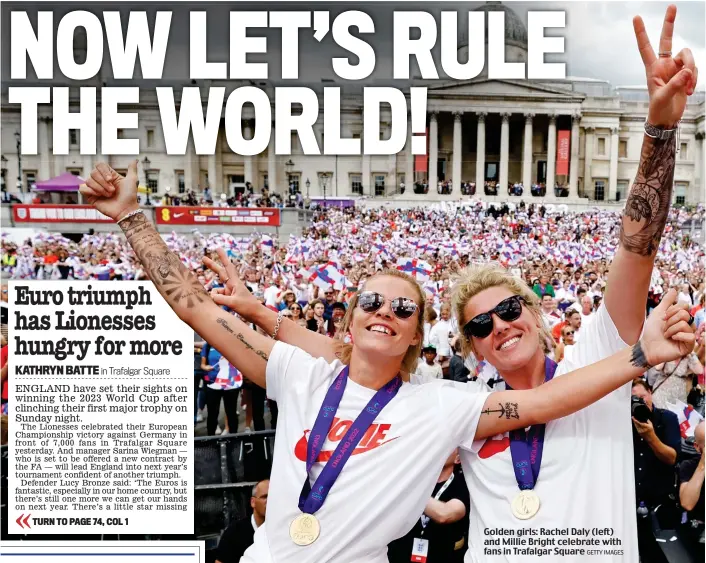  ?? GETTY IMAGES ?? Golden girls: Rachel Daly (left) and Millie Bright celebrate with fans in Trafalgar Square