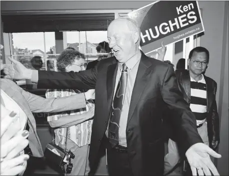  ?? Stuart Gradon, Calgary Herald ?? PC candidate Ken Hughes congratula­tes campaign volunteers after arriving at his headquarte­rs in the riding of Calgary-west.