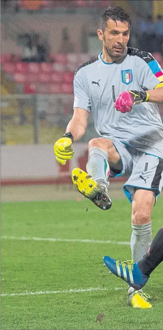  ??  ?? TOP CLASH: Steven Naismith (right) battles for the ball against Italy legend Gianluigi Buffon in Malta last week