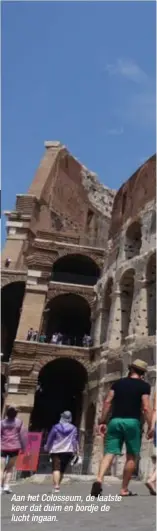  ??  ?? Aan het Colosseum, de laatste keer dat duim en bordje de lucht ingaan.