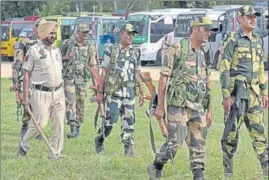  ??  ?? Security personnel arriving a day before byelection­s for Dakha assembly seat in Ludhiana; (right) polling staff carrying election material at Phagwara in Kapurthala on Sunday.