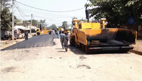  ?? Photo Abubakar Sadiq Isah ?? Constructi­on work has resumed on the ECWA Church-Pilot Science Primary School Road in Gwagwalada.