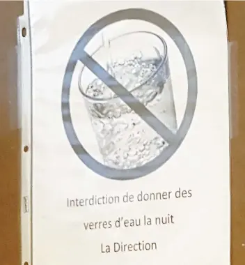  ??  ?? Un McDonald’s de Drummondvi­lle refusait de donner de l’eau après minuit.