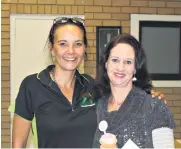  ??  ?? Tara Morck (right) won a R100 voucher from Edwards Pharmacy. Congratula­ting her is Digital Specialist Wannita Smith