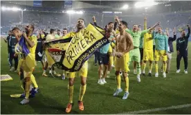  ?? ?? The Cádiz players celebrate their great escape after a victory at Alavés that so nearly proved not enough to avoid the drop to La Liga’s segunda división. Photograph: David AguiJorge